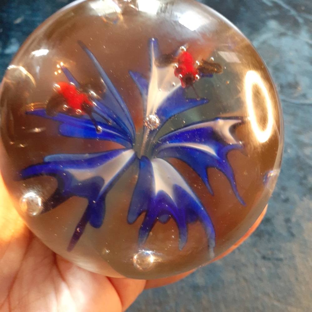 GORGEOUS RARE HTF Signed 4" Gerz Studio Art Glass Lampwork/Bees Paperweight.